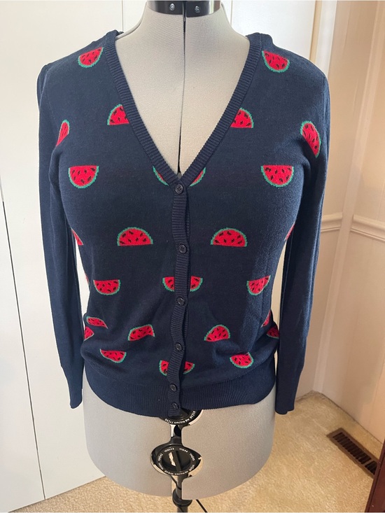 Modcloth Sweaters - EUC Modcloth Size XL Watermelon V neck cardigan.